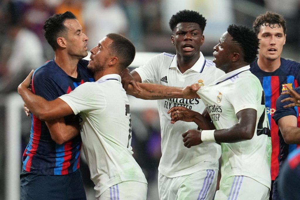 لماذا يُطلق على مباراة ريال مدريد وبرشلونة مصطلح الكلاسيكو؟ (رويترز)