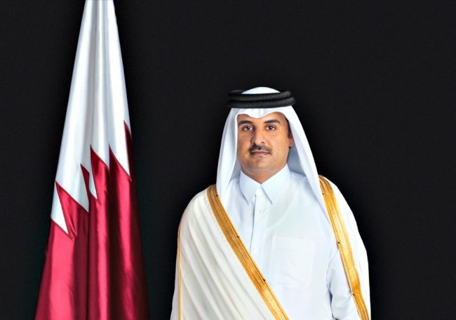 أمير قطر يغادر القمة العربية قبل بدء كلمة بشار الأسد .. لم يُلقِ كلمة، ولم يجتمع بأي من القادة