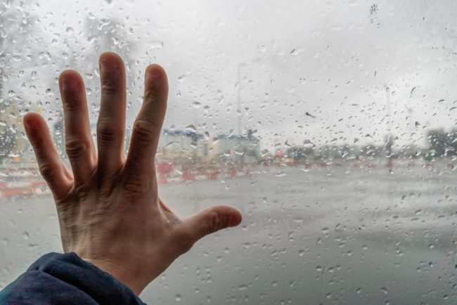 يخافون من الغرباء! رهاب “زينوفوبيا” الذي يجعل الشخص يعتزل الجميع