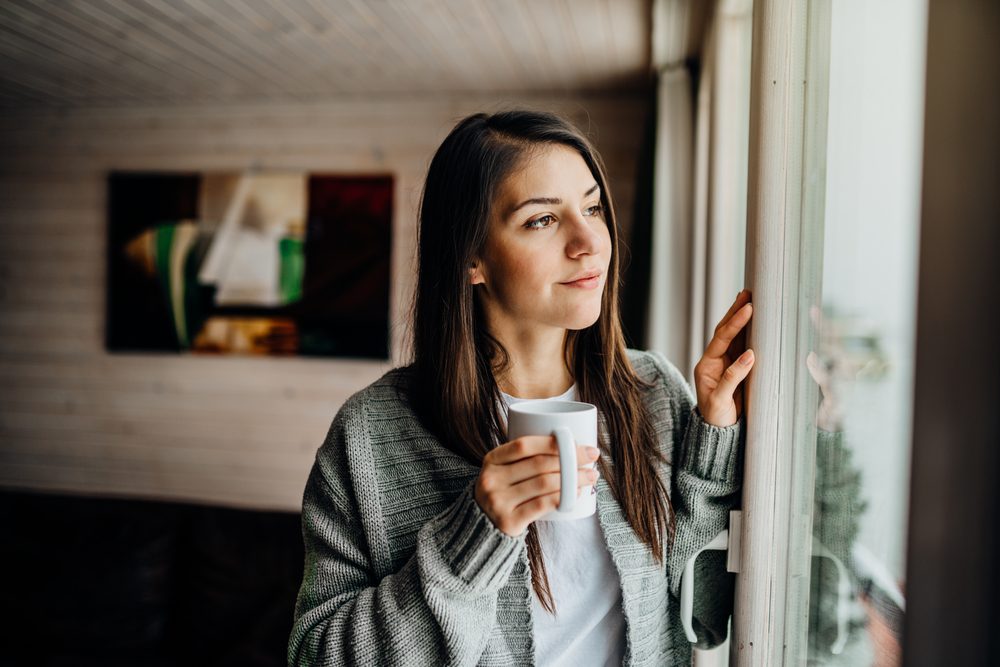تعتمد الصحة النفسية والعقلية على العديد من المتغيرات - ShutterStock