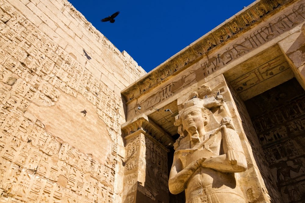 معبد رمسيس الثالث في مدينة الأقصر المصرية - shutterstock
