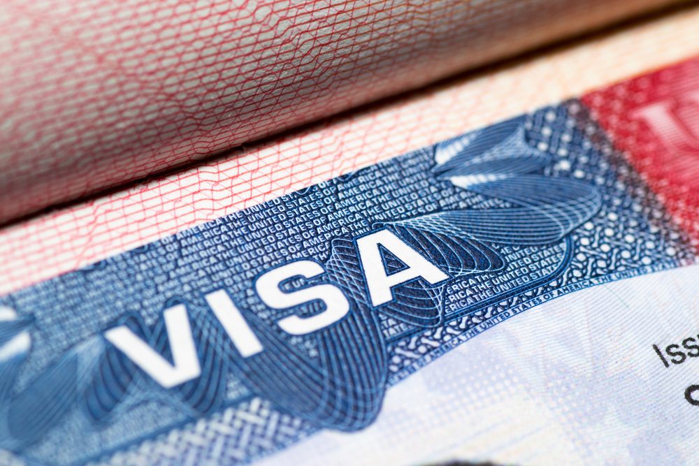 استخراج التأشيرة يتطلب الكثير من الخطوات الرسمية المعتمدة - Shutterstock