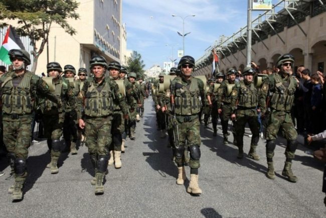الأجهزة الأمنية الفلسطينية.. هكذا أصبحت السلاح الأقوى في ملاحقة المقاومين