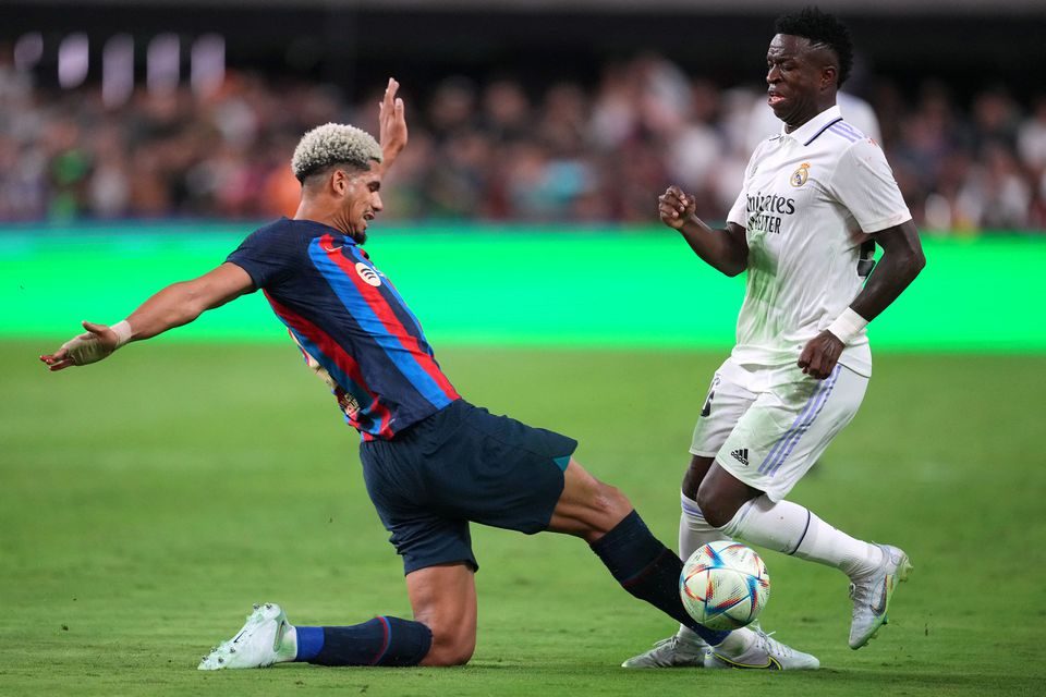 موعد مباراة ريال مدريد وبرشلونة في كأس الملك (رويترز)