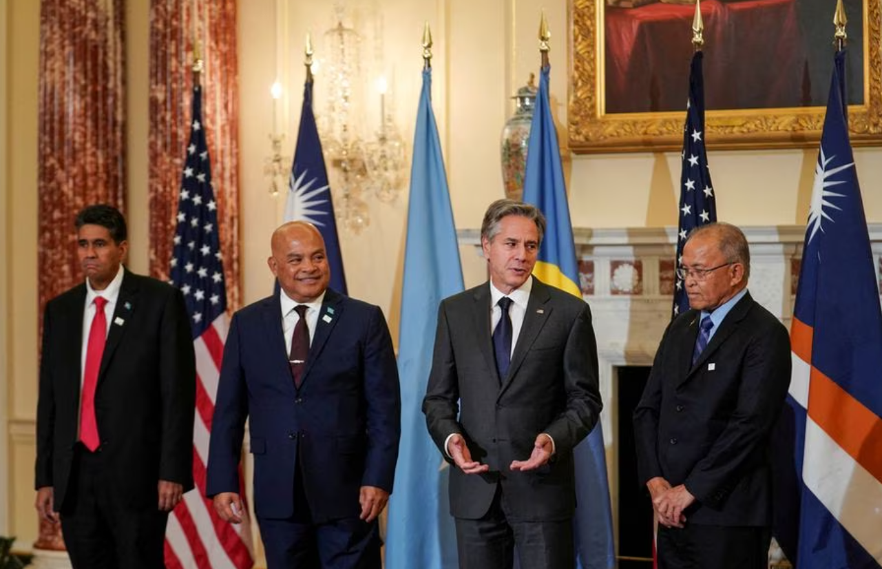 قصة الدول التي تشبه المستعمرات وتخضع لسيطرة أمريكا، ولماذا لجأت للتلويح بالقوة لإبقاء هيمنتها عليها؟