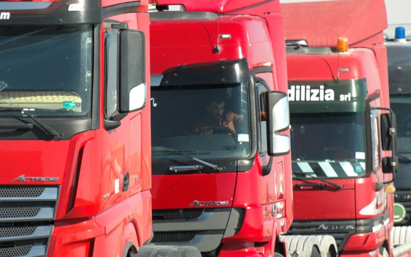 من العمرة لإمدادات الطعام.. تعرف على منفذ البطحاء بين السعودية والإمارات، وسر أهميته لدول المنطقة