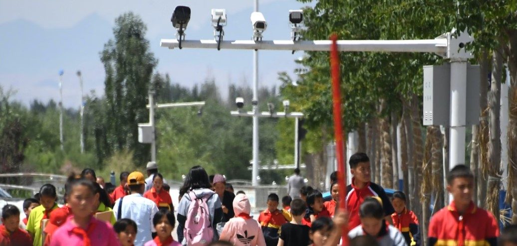 متهمة بانتهاك حقوق الإيغور.. تسجيل مسرب يكشف تورط مسؤول أمريكي سابق في التستر على شركة صينية