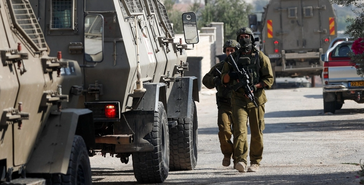 الاحتلال يصيب امرأة فلسطينية بجروح جنوبي الضفة الغربية.. اتهمها بمحاولة طعن إسرائيلي