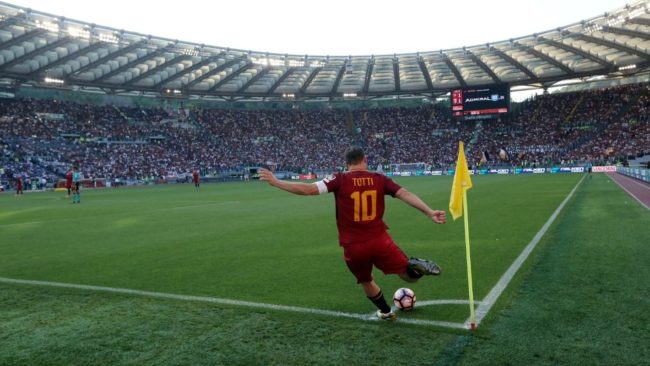 أحدهم ليس مهاجماً وآخر اعتزل قبل 77 عاماً.. الهدافون التاريخيون لأكبر الأندية الأوروبية