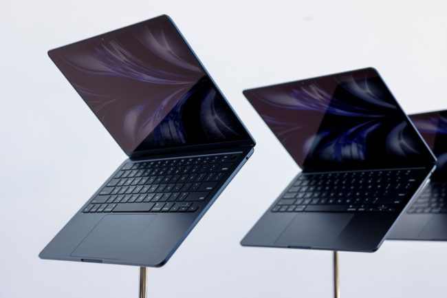 آبل تنال نصيب الأسد من تراجع الطلب على أجهزة الحواسيب عالمياً.. سجلت انخفاضاً بنسبة 40% خلال عام