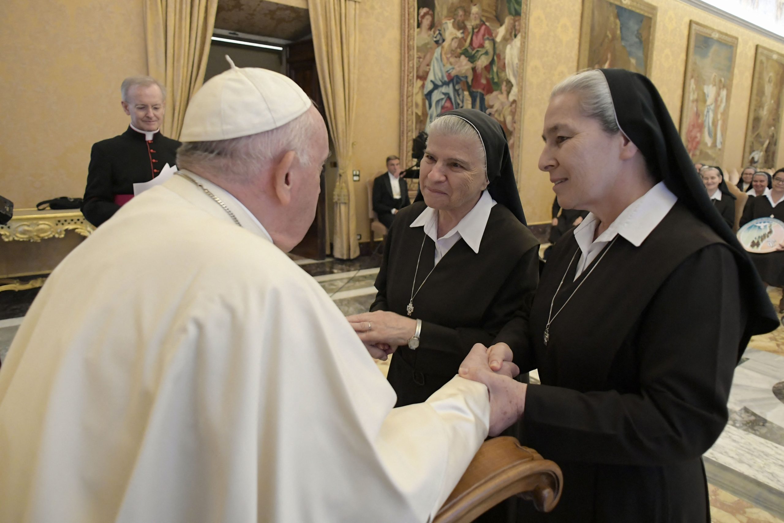 قرار تاريخي بالفاتيكان.. البابا فرنسيس يسمح للنساء بالتصويت في اجتماع عالمي للأساقفة
