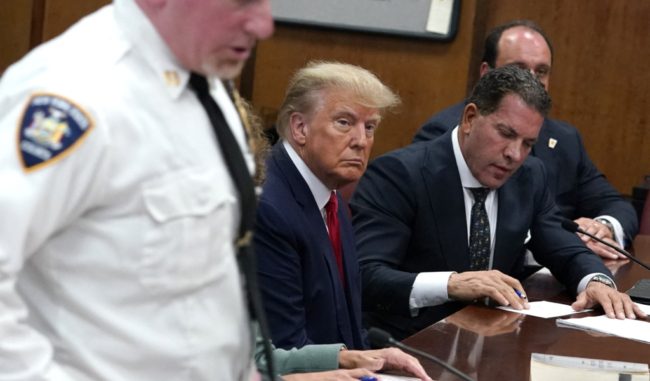 ترامب يطالب بإعادة محاكمته في قضية الاعتداء الجنسي على كاتبة أمريكية.. اعتبر التعويض “مبالغاً فيه”