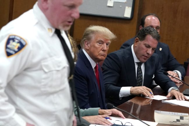 القاضي الذي يحاكم ترامب “داعم لبايدن”! بيزنس إنسايدر: تبرّع في حملات سابقة لصالح الديمقراطيين