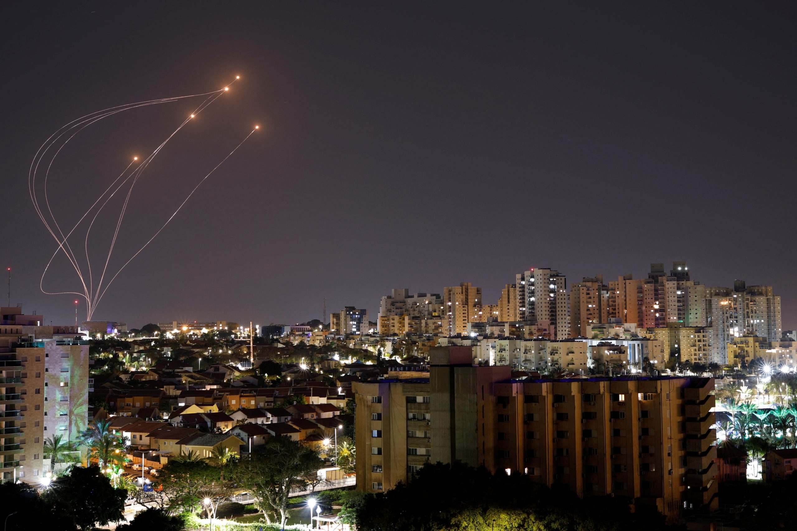 المقاومة الفلسطينية في غزة تطلق صواريخ على الاحتلال ردا على تصعيده في الأقصى - رويترز