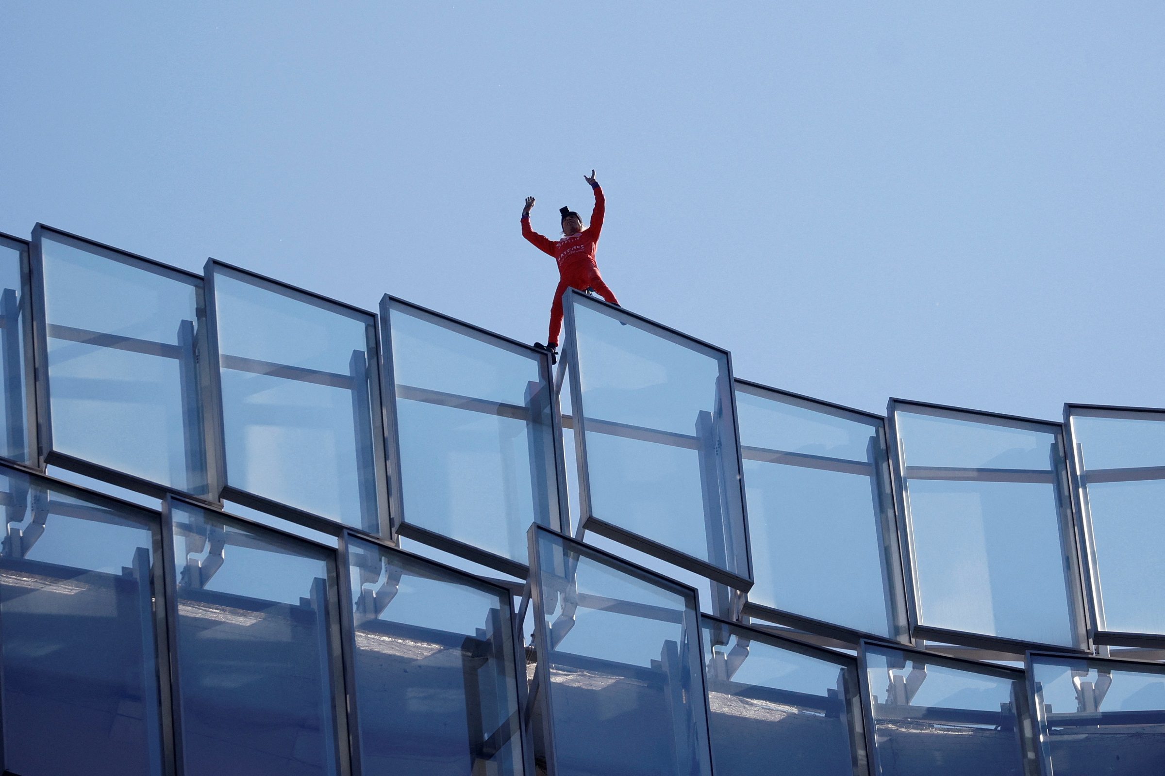 الرجل العنكبوت الفرنسي ألان روبير/ رويترز