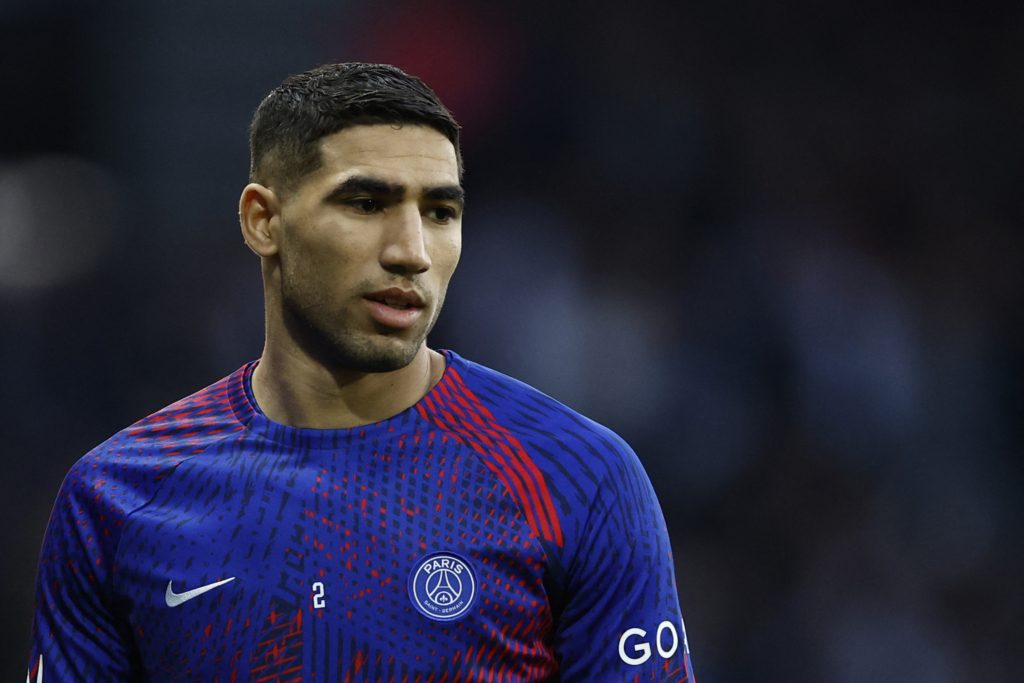 كم تبلغ ثروة أشرف حكيمي؟ (رويترز)