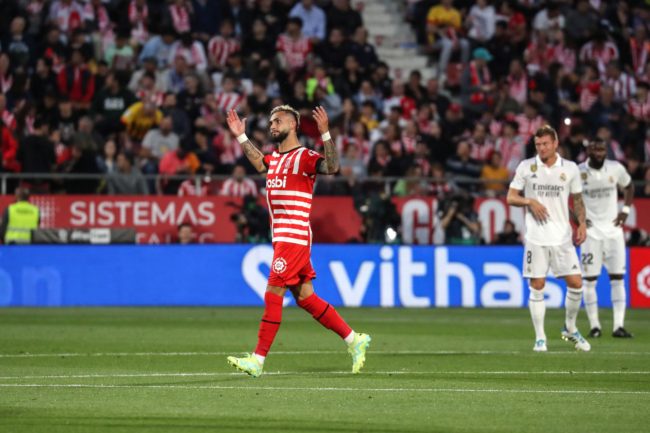 أرجنتيني مغمور فعل ما عجز عنه ميسي.. من هو فالنتين كاستيانوس الذي أوجع ريال مدريد برباعية غابت 76 عاماً؟