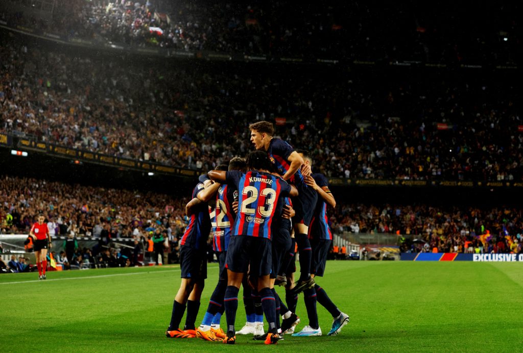 برشلونة سيشارك في دوري أبطال أوروبا (رويترز)