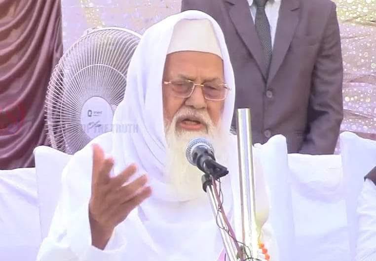 وفاة العالم الهندي محمد الرابع الندوي عن عمر 94 عاماً.. شيع جنازته الآلاف ونعاه مفكرون وعلماء