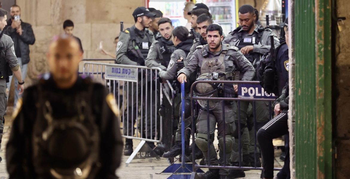 قوات الاحتلال تقتحم ساحات المسجد الأقصى - الأناضول