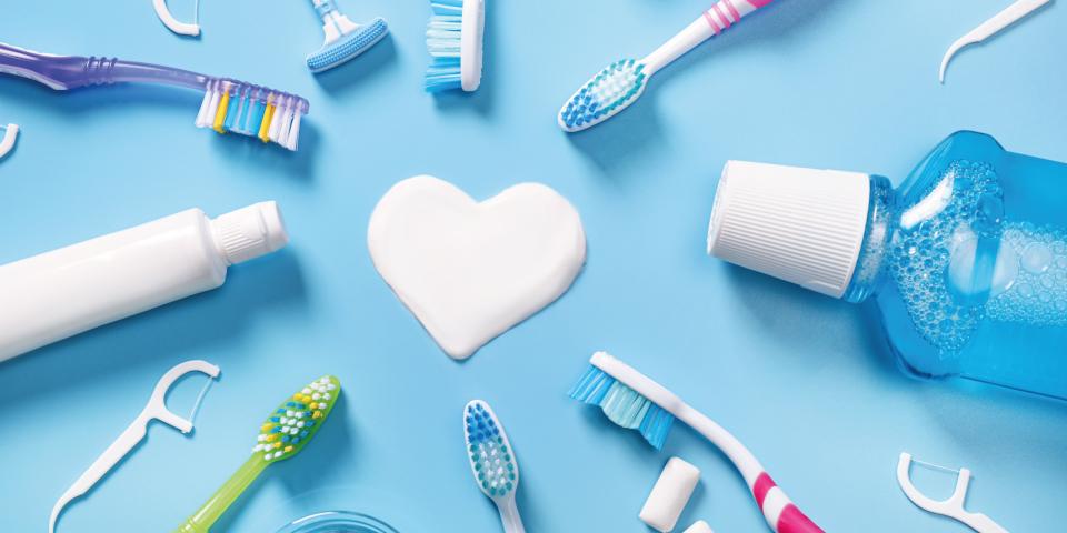 تنظيف الأسنان