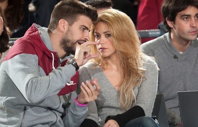 والد بيكيه يطرد شاكيرا من منزلها في برشلونة.. المغنية الكولومبية غادرت مع ابنيها إلى أمريكا