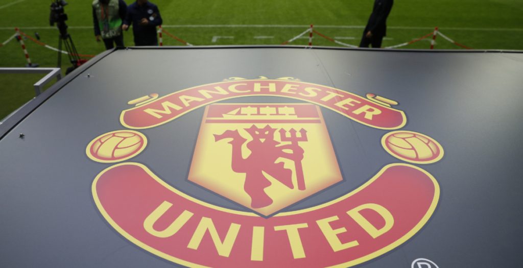 الشيخ جاسم بن حمد يقترب من شراء مانشستر يونايتد (رويترز)