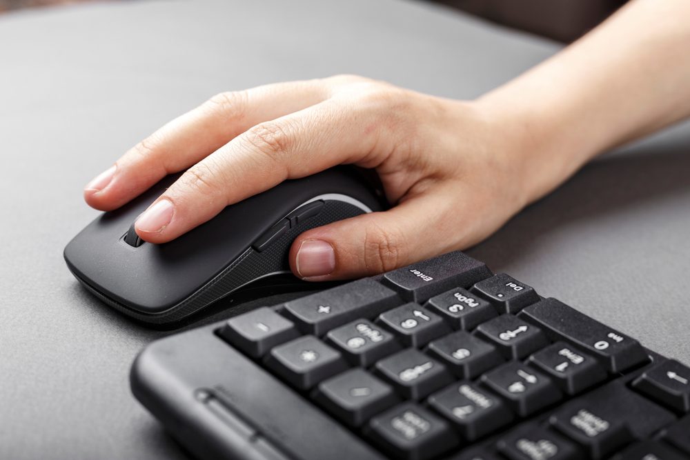 أضرار كثرة إستعمال فأرة الحاسوب| shutterstock