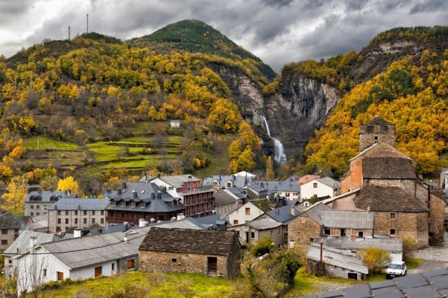 لأول مرة منذ 30 عاماً! قرية إسبانية تشهد ولادة طفلة، والاحتفاء بها تصدّر عناوين صحف