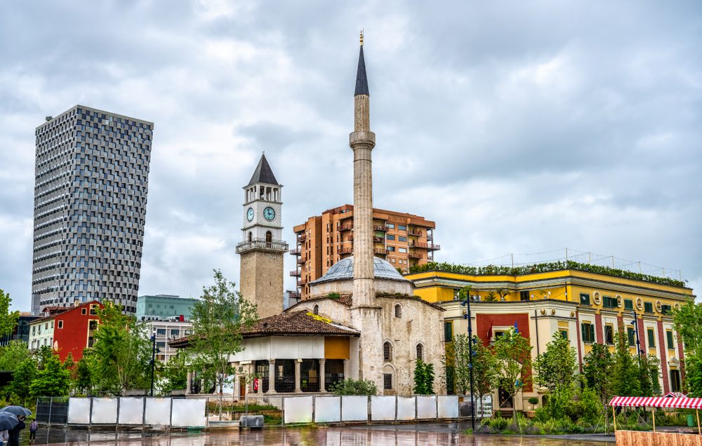 مسجد أدهم بك في ألبانيا| shutterstock