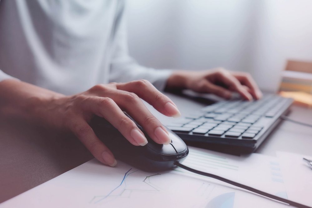 أضرار كثرة إستعمال فأرة الحاسوب| shutterstock