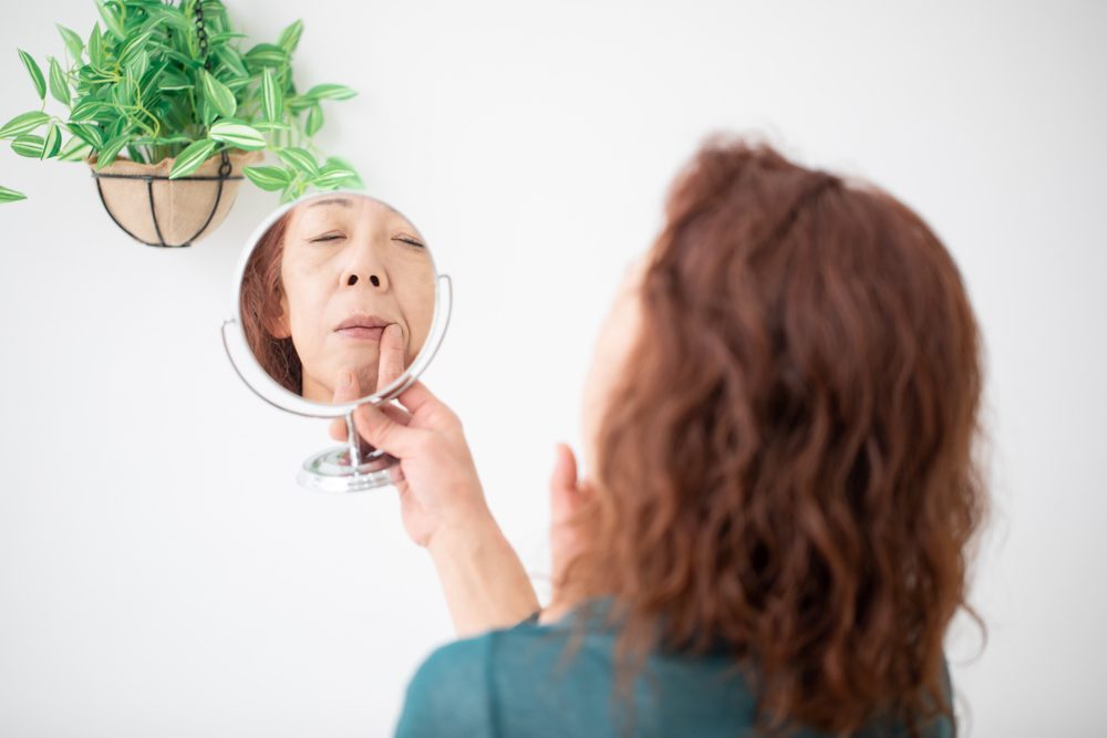 ظهور التجاعيد حول الفم| shutterstock