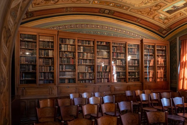 كيف يساعدنا الأدب على الشفاء والتداوي من الآثار النفسية المدمرة؟