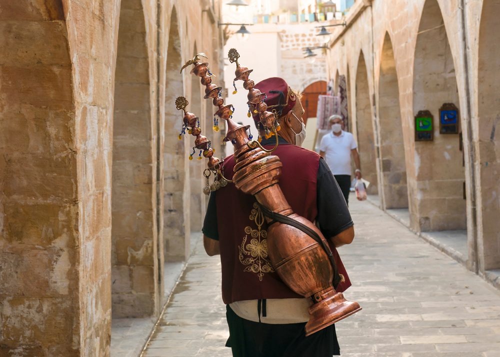 طريقة بيع شربات عثماني قديما| shutterstock