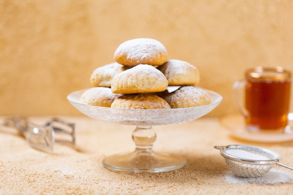 تجنبي الإخفاق وهدر المكونات.. طريقة تحضير كحك العيد في المنزل بخطوات بسيطة وبحشوات مختلفة