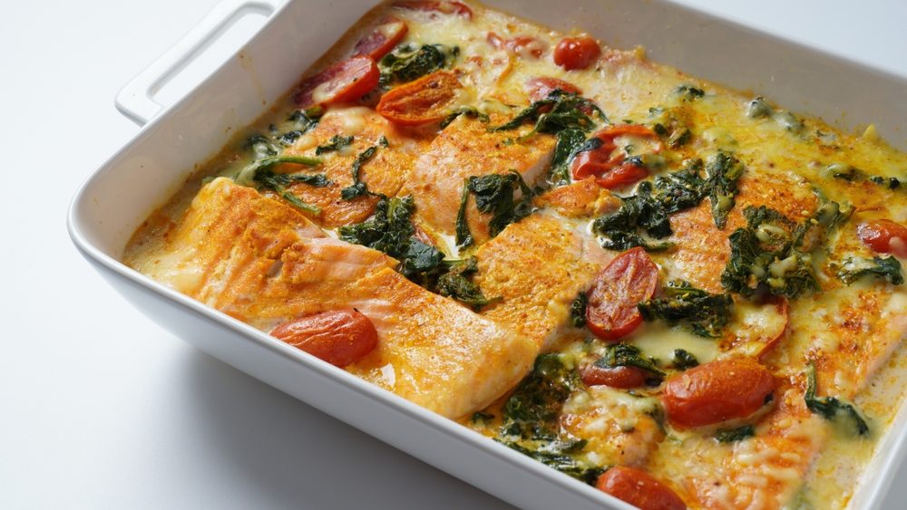 وجبة صحية يمكن تحضيرها في وقت قياسي.. وصفة السلمون بالكريمة والسبانخ