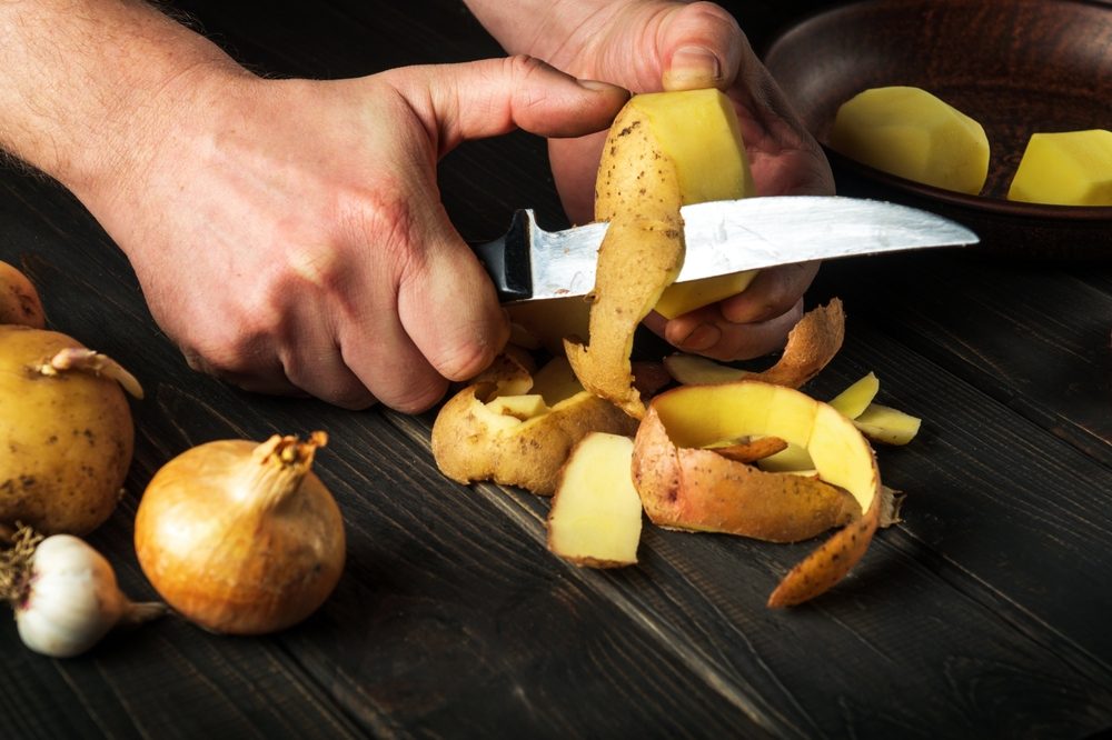 قشور البطاطس| shutterstock