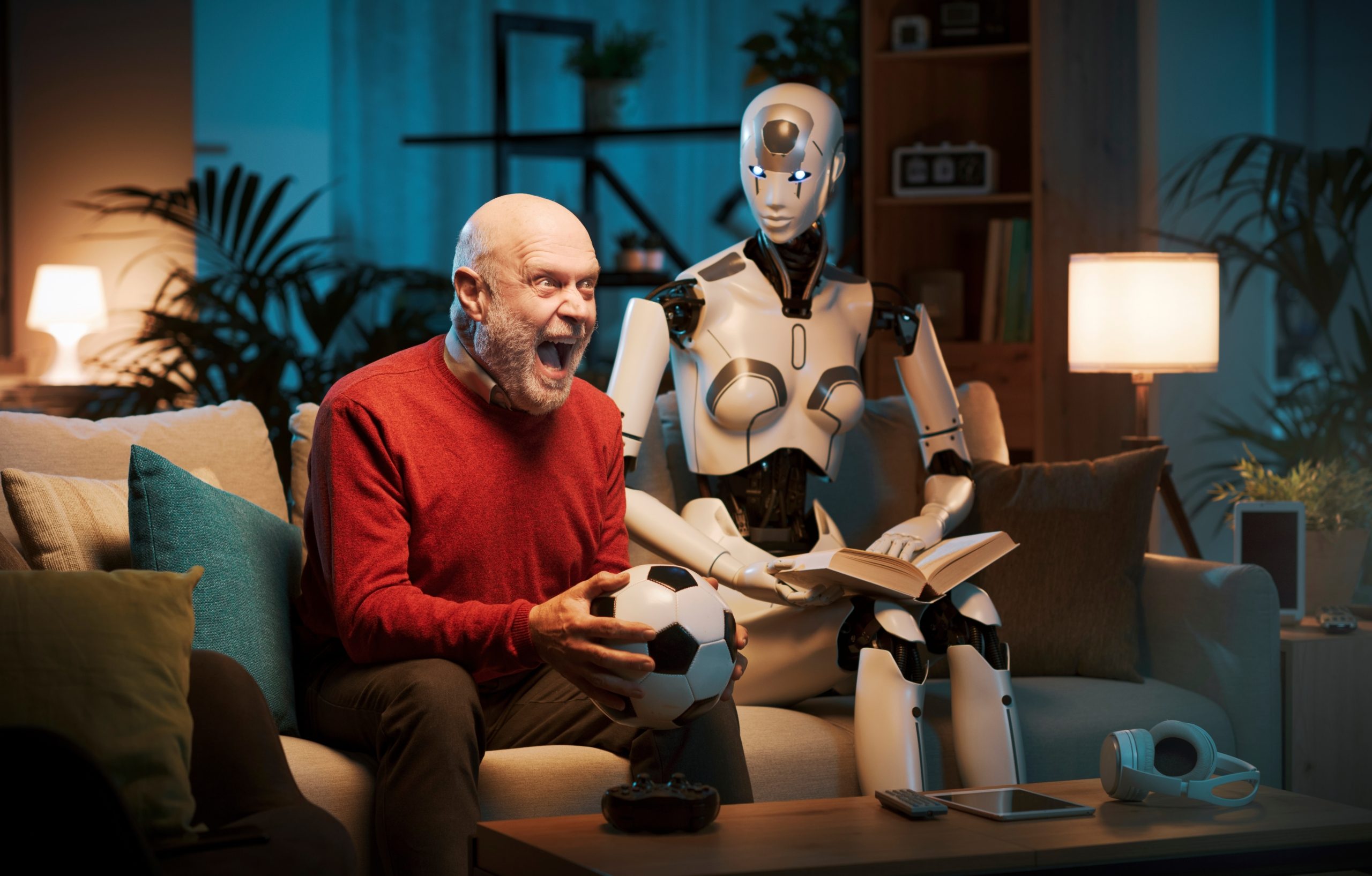 رجل عجوز يشاهد مباراة بجوار روبوت - ShutterStock