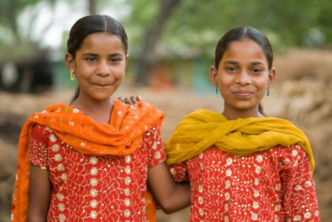 أثارت حيرة العلماء بـ400 زوج من التوائم.. لغز قرية التوائم الهندية “كودينهي”