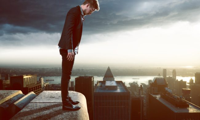 تحقيق الأهداف لن يجلب لك السعادة دائماً! “مغالطة الوصول” التي عانى منها كثير من المشاهير