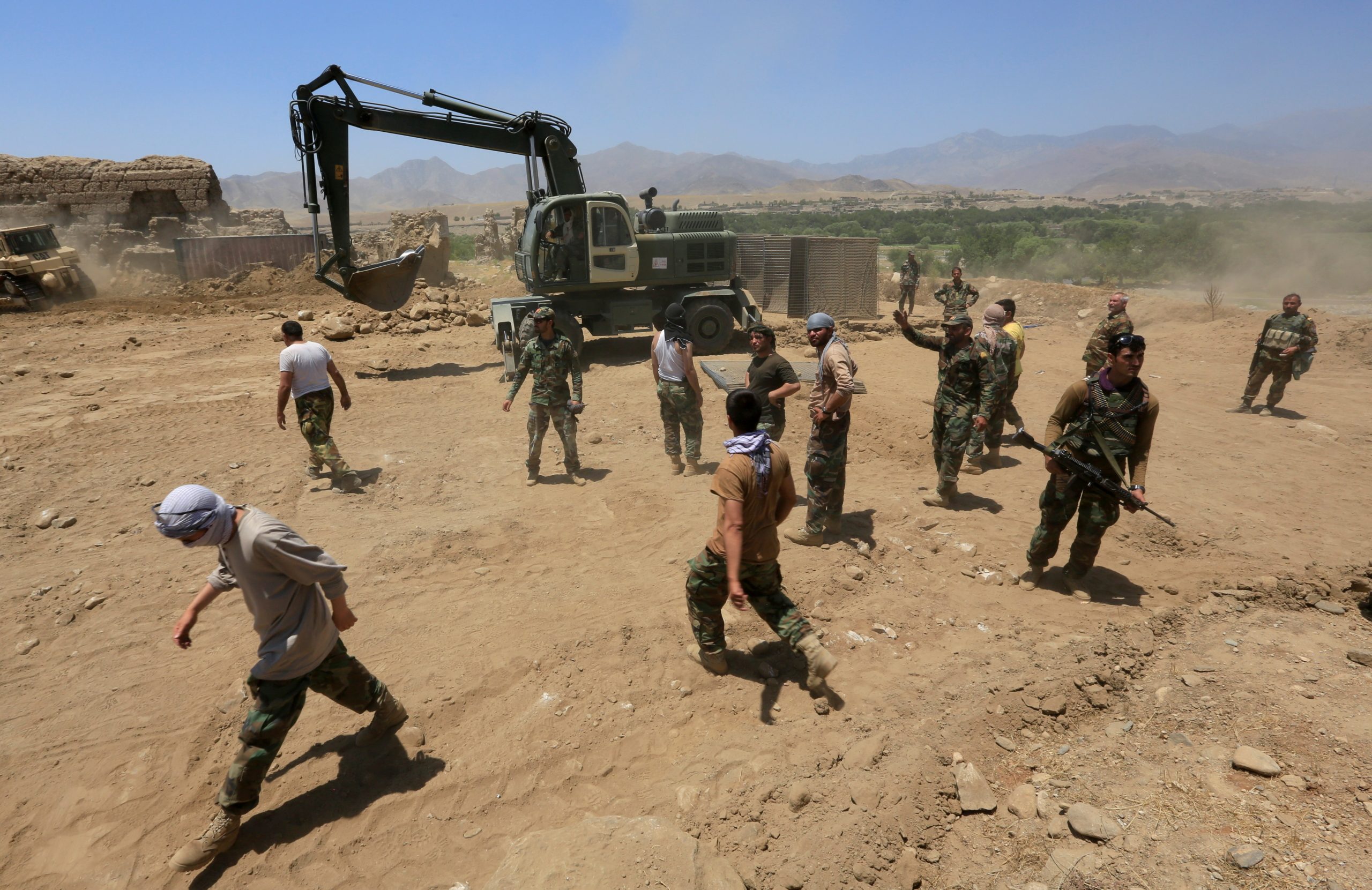 قتلى ووعيد بالحرب.. تفاصيل خلاف إيران وطالبان حول نهر هلمند وهل زرع الأمريكيون أسبابه قبل رحيلهم؟