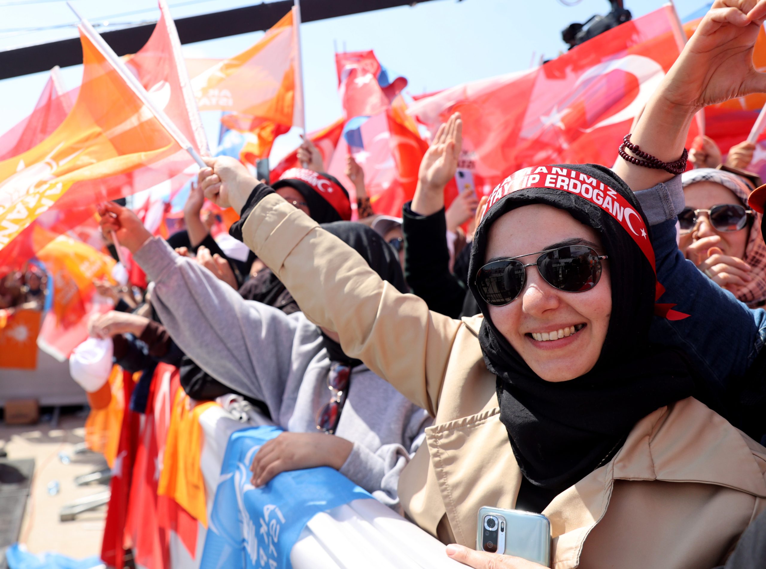 المعارضة التركية تتعهد بالتخلي عن عدائها القديم للحجاب.. فمن تستهدف بهذا الوعد، وهل تلتزم به؟