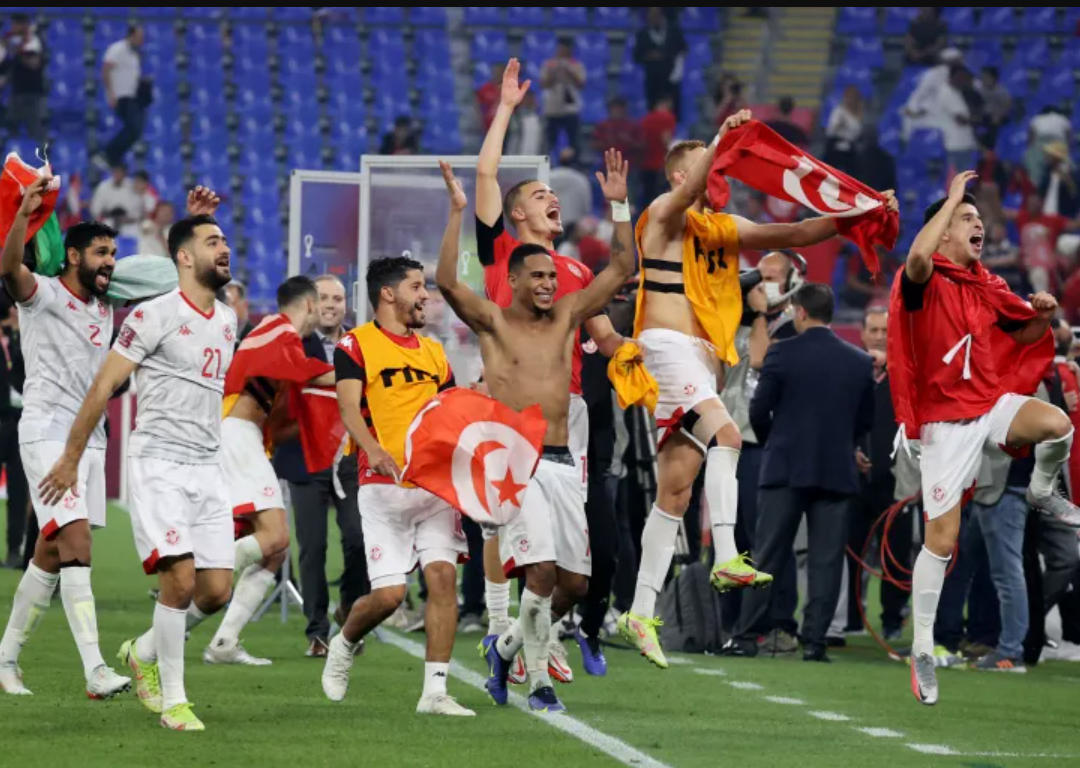 فريق كرة قدم تونسي يفقد جميع لاعبيه فجأة بشكل صدم جماهيره.. قصتهم تكشف مأساوية وضع البلاد