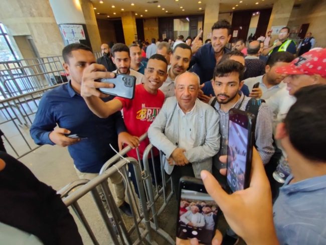 “معارضون” لنقيب المهندسين المصريين يعتدون على الجمعية العمومية ويطالبون بإلغاء النتيجة.. النقيب وصفهم بـ”البلطجية”