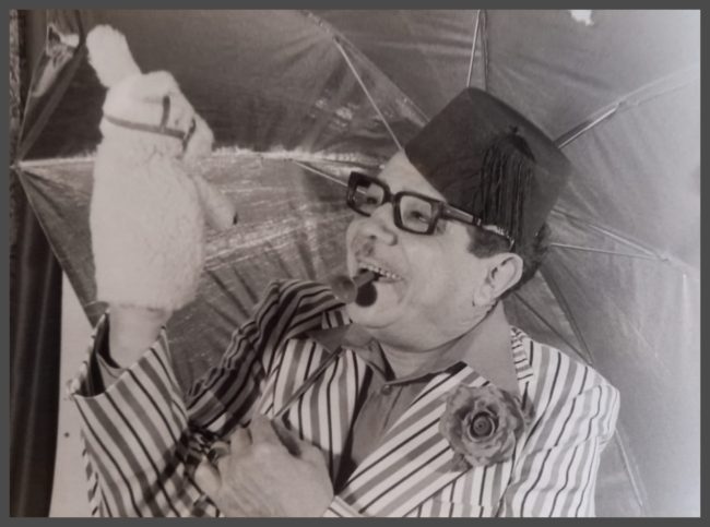 النجار الذي أحيا فن الأراجوز والمونولوج.. قصة حياة صانع البهجة “محمود شكوكو”