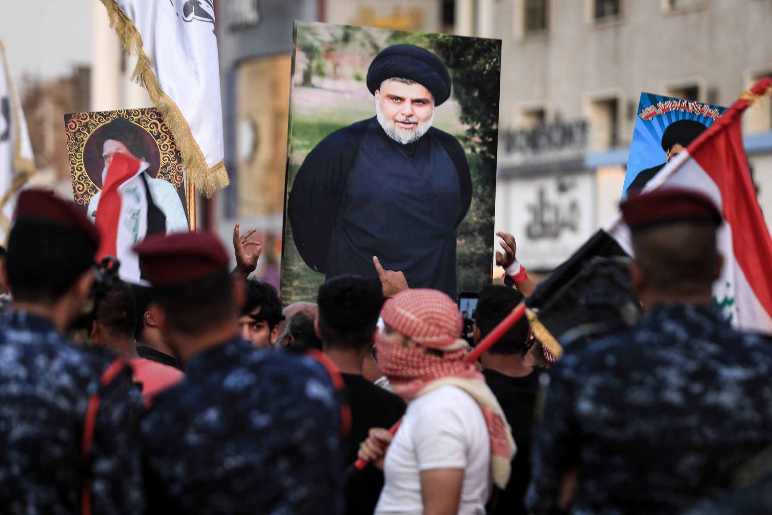 مقتدى الصدر يأمر بإعادة هيكلة التيار الصدري بعد ادعاء جماعة 