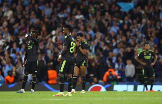 من كارثة ريال مدريد إلى فضيحة برشلونة.. 6 هزائم لا تُنسى في تاريخ دوري أبطال أوروبا (فيديو)