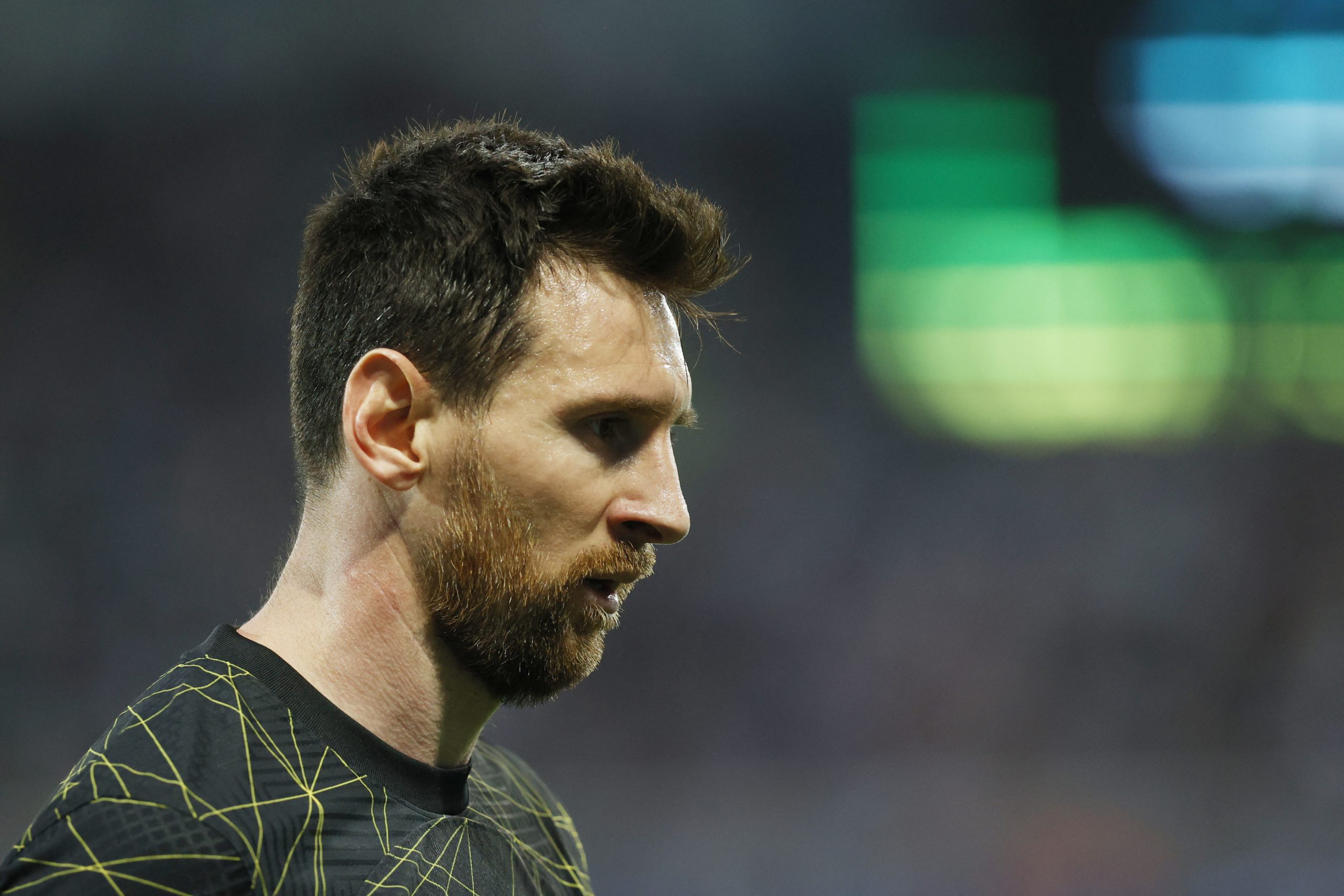 هل ينتقل ميسي للدوري الإنجليزي؟ (رويترز)