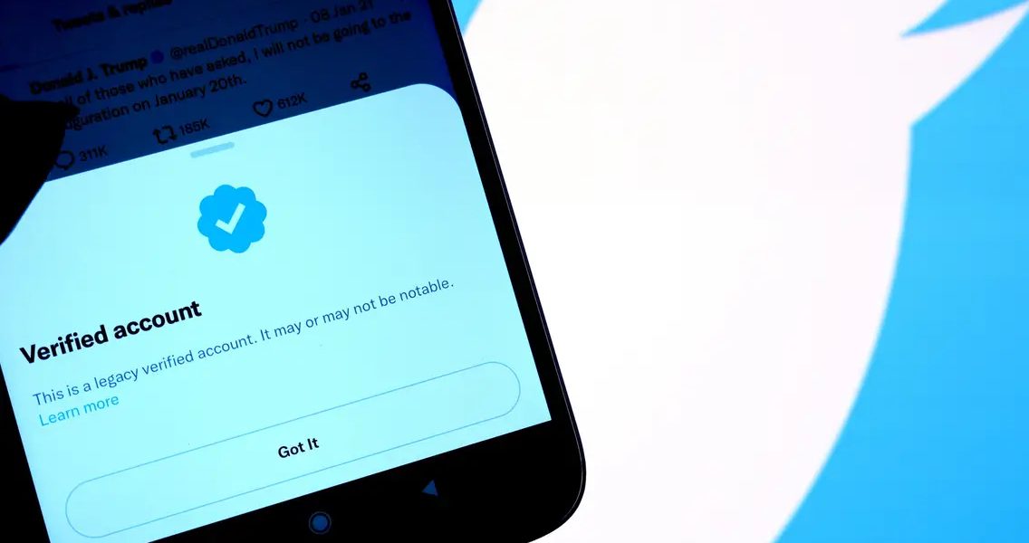 عبر خطوة بسيطة وبالمجان! مستخدمون ينجحون في استغلال ثغرة في تويتر لاستعادة علامة التحقق الزرقاء