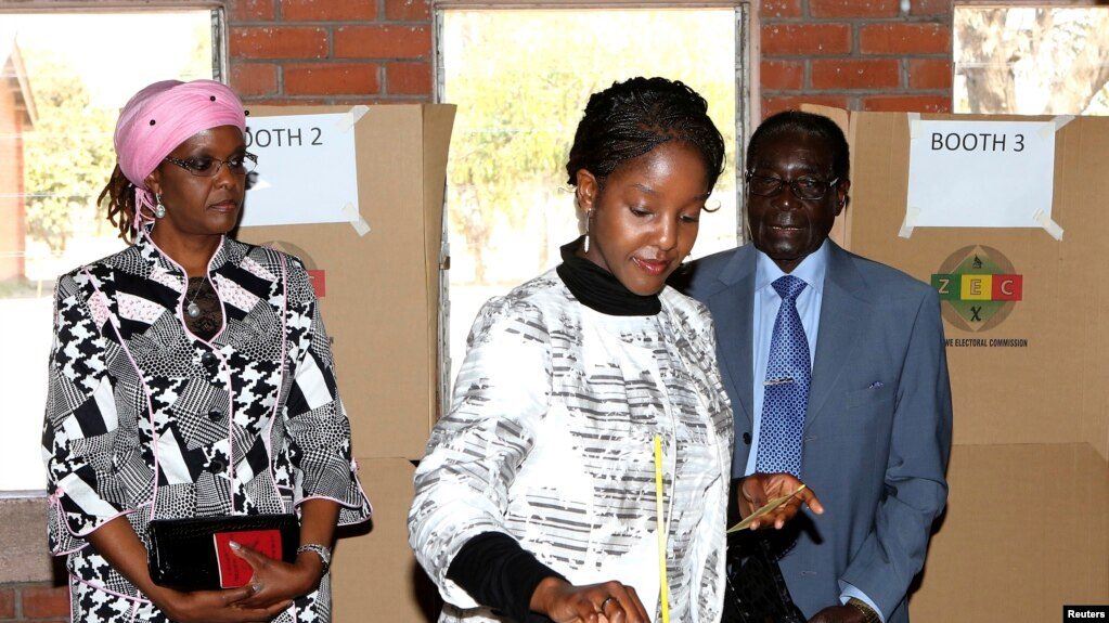 زيمبابوي فساد قضية طلاق